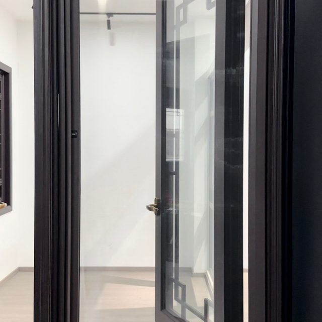 D1 Roller Screen Window