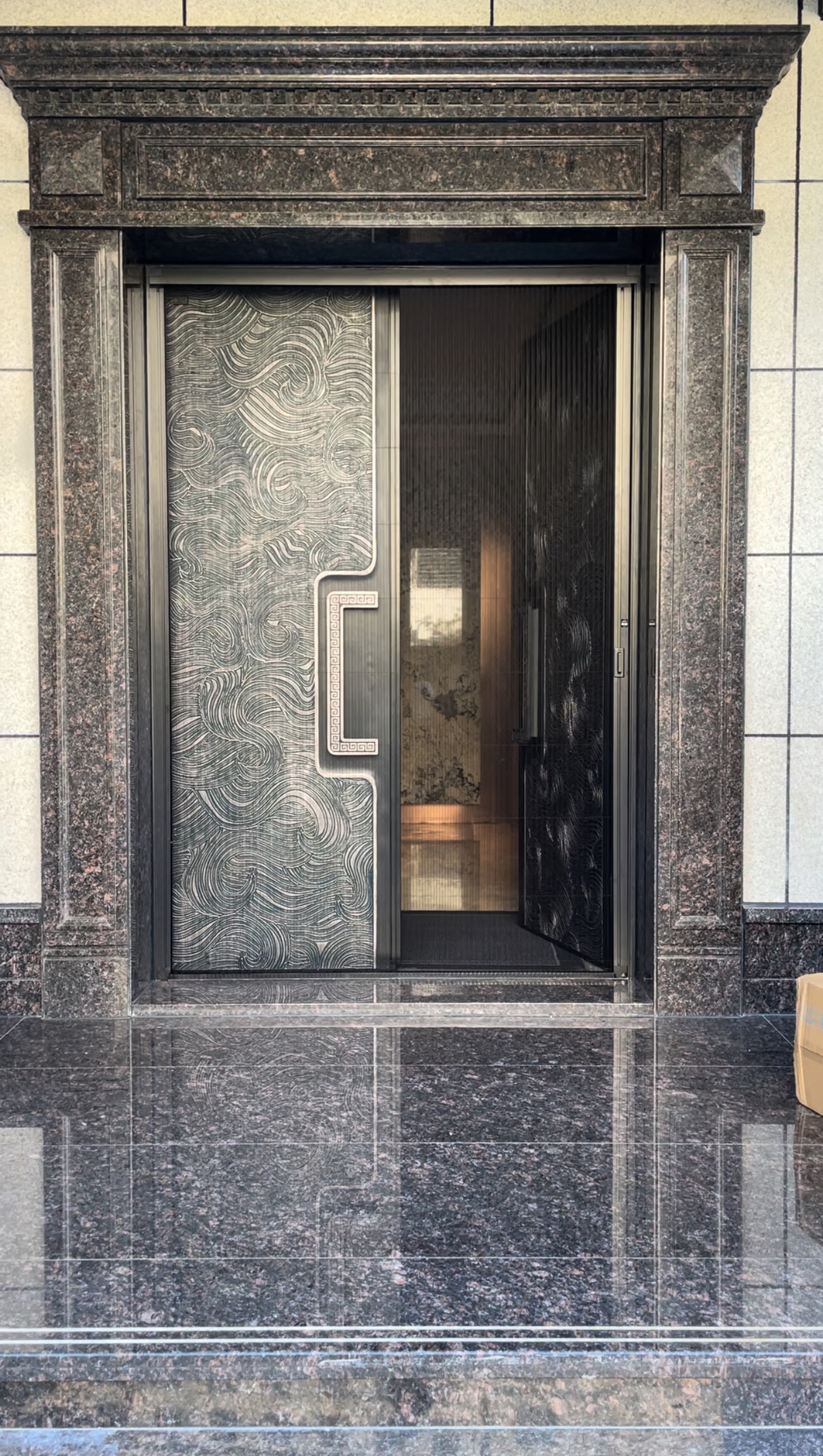 Aluminiun Innovative Chain Folding Screen Door - No Lower Rail Design Can Be Used at Home