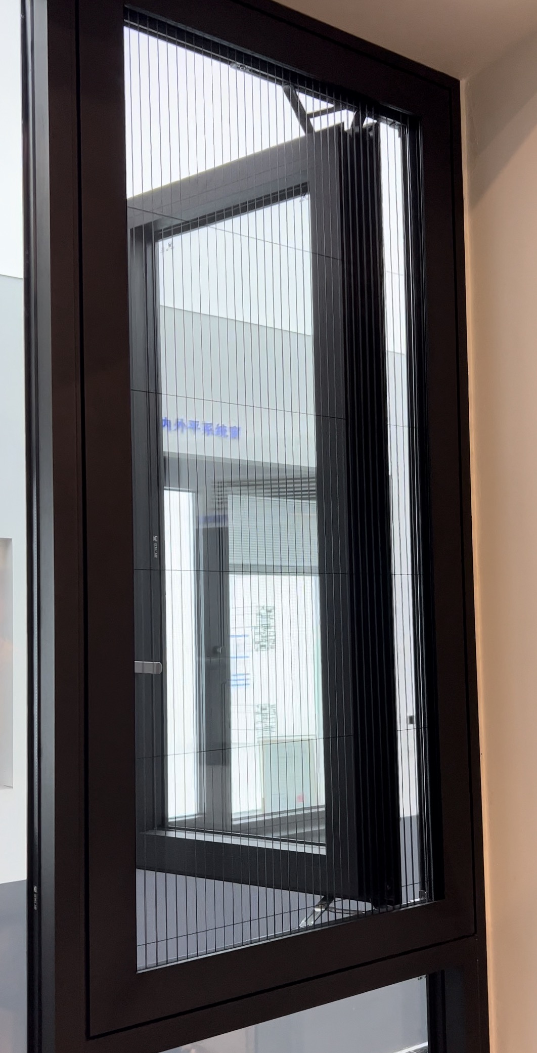 Stylish Concealed Folding Screens Window for Contemporary Windows Worldwide Can Keep Mosquitoes And Insects Out.